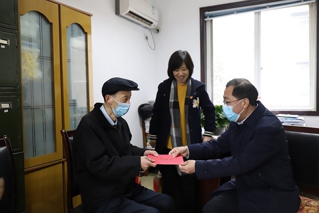 集團(tuán)黨委委員、職工董事、工會主席武勇 一行到華西安裝公司走訪慰問