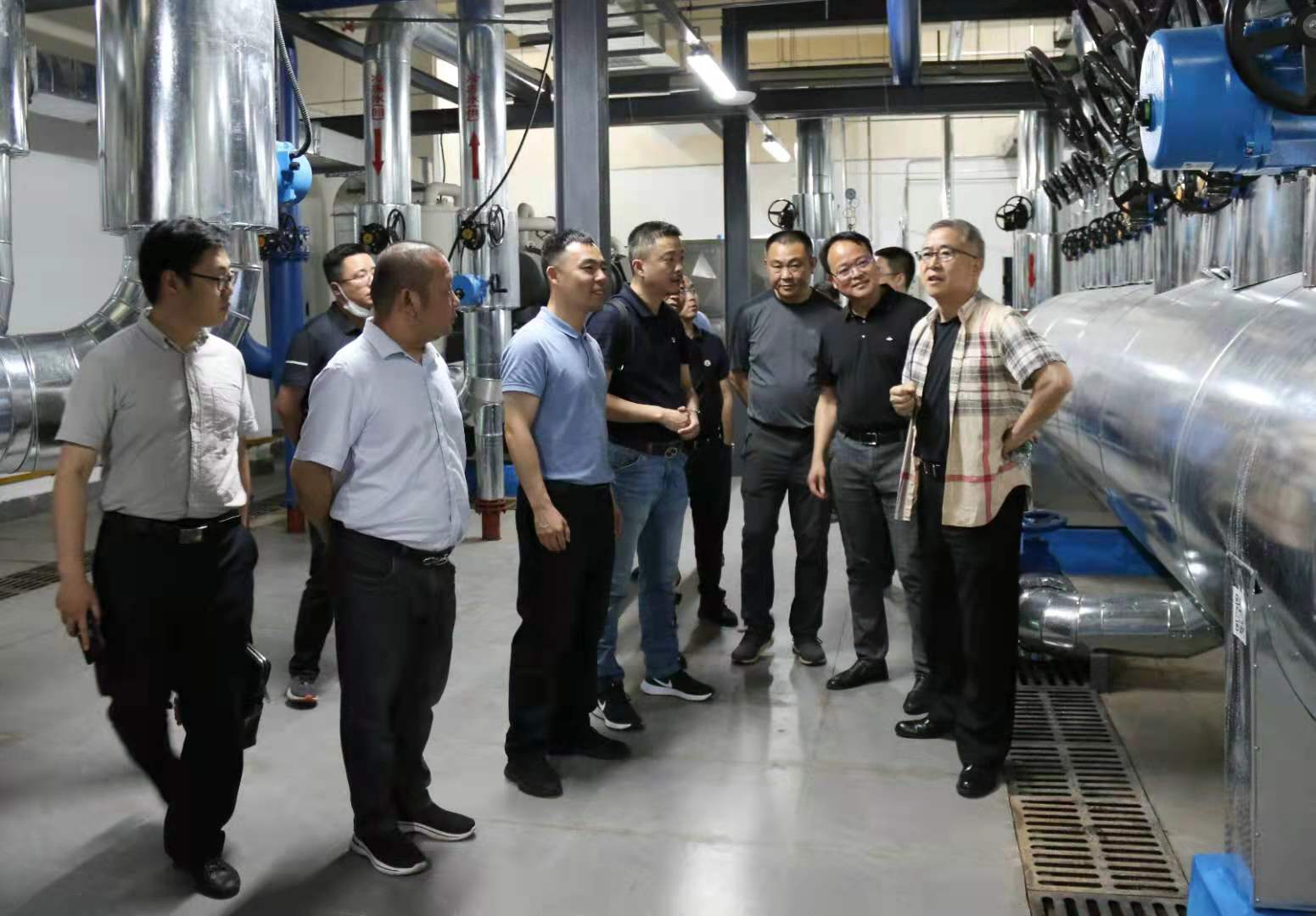 集團黨委書記、董事長楊斌一行到西昌萬達廣場項目調(diào)研指導