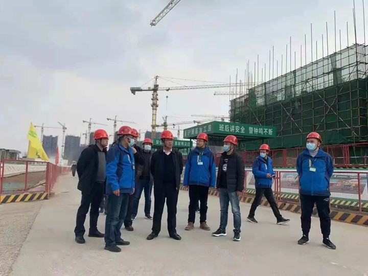 集團(tuán)副總經(jīng)理汪濤赴草池羅家村社區(qū)工程一標(biāo)段項目檢查調(diào)研