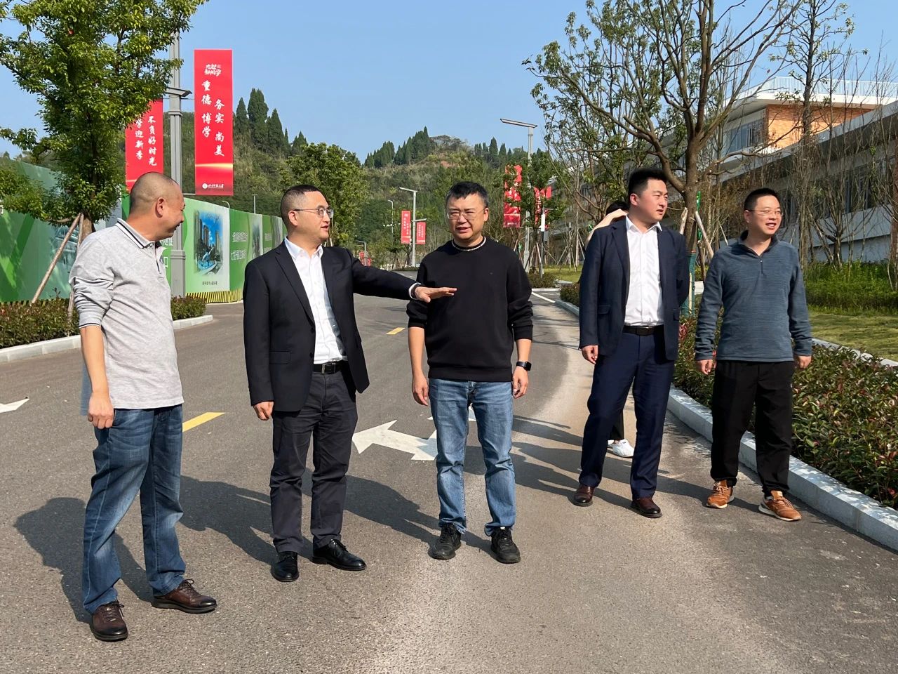 公司黨委書記、執(zhí)行董事朱軍一行到川師遂寧校區(qū)項目開展“奮戰(zhàn)四個月”專項督導(dǎo)