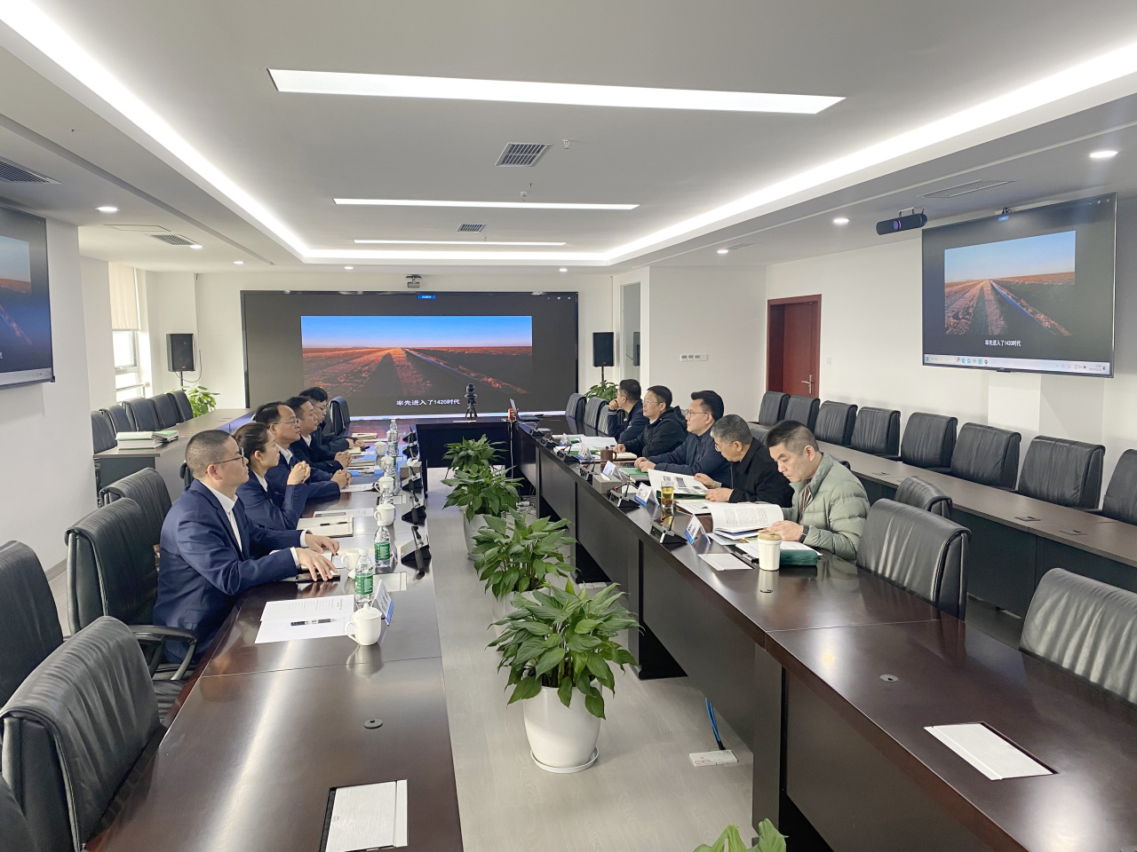 公司黨委副書記 、總經(jīng)理徐文忠到中石油四川油建公司開展座談交流