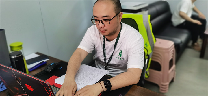 1647826908732450.jpg 何江.jpg